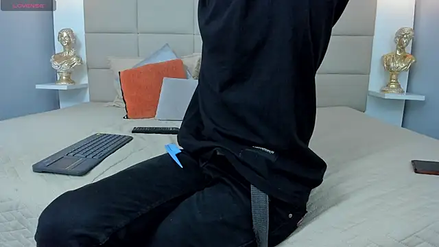 Hecatee 77 online show from 04.18.26