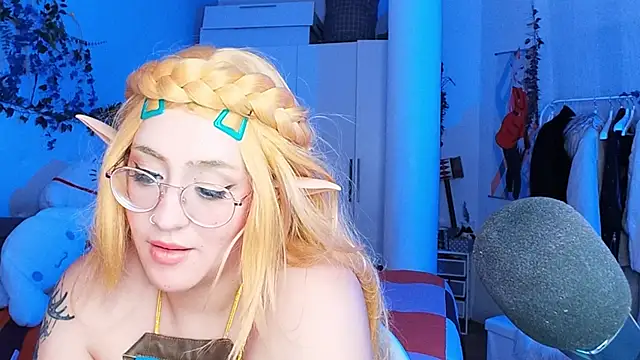 Snapshot of NaruBolita chatting on 03.08.25 NaruBolita online show from 03.08.25