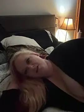 Snapshot of Cumslutsnowbunnie69 chatting on 10.14.25 Cumslutsnowbunnie69 online show from 10.14.25