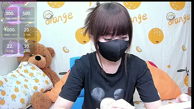 Snapshot of alonelove__ chatting on 10.14.25 alonelove   online show from 10.14.25