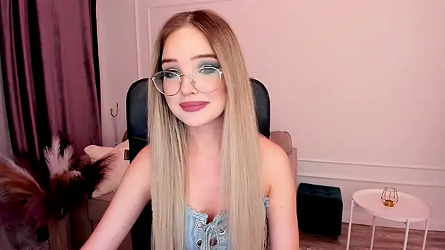 Snapshot of FloweryLove_1 chatting on 01.24.25 FloweryLove 1 online show from 01.24.25