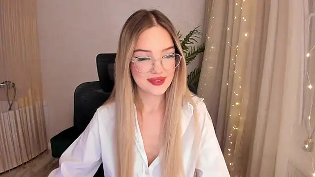 Snapshot of FloweryLove_1 chatting on 01.29.25 FloweryLove 1 online show from 01.29.25