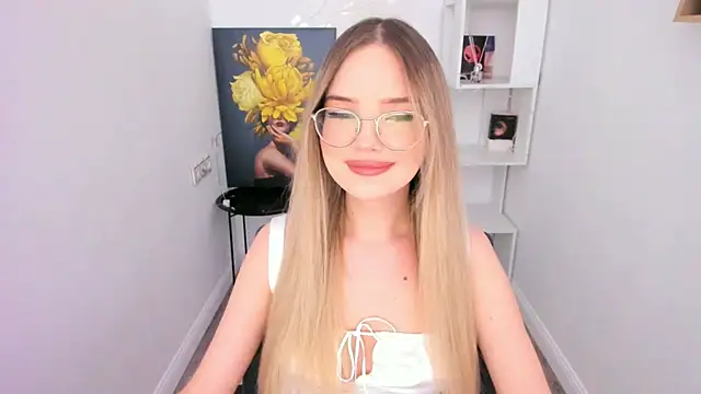 Snapshot of FloweryLove_1 chatting on 02.12.25 FloweryLove 1 online show from 02.12.25