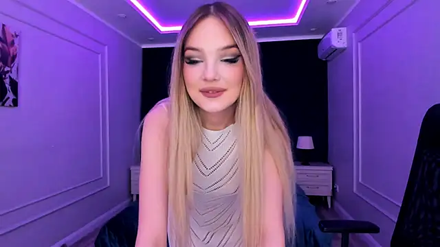 Snapshot of FloweryLove_1 chatting on 02.21.25 FloweryLove 1 online show from 02.21.25