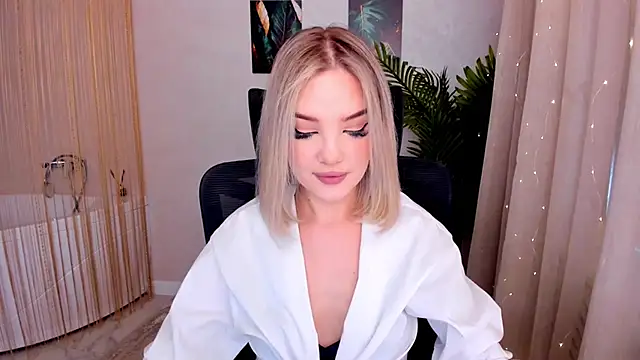 Snapshot of FloweryLove_1 chatting on 03.01.25 FloweryLove 1 online show from 03.01.25