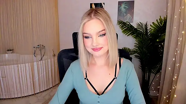 Snapshot of FloweryLove_1 chatting on 03.04.25 FloweryLove 1 online show from 03.04.25