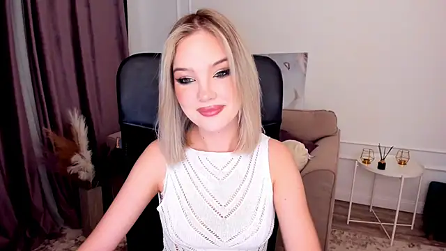 Snapshot of FloweryLove_1 chatting on 03.05.25 FloweryLove 1 online show from 03.05.25