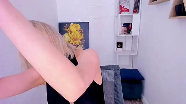 Snapshot of FloweryLove_1 chatting on 03.11.25 FloweryLove 1 online show from 03.11.25