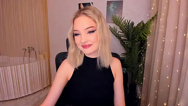 Snapshot of FloweryLove_1 chatting on 03.19.25 FloweryLove 1 online show from 03.19.25