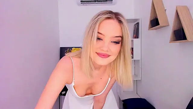 Snapshot of FloweryLove_1 chatting on 03.21.25 FloweryLove 1 online show from 03.21.25