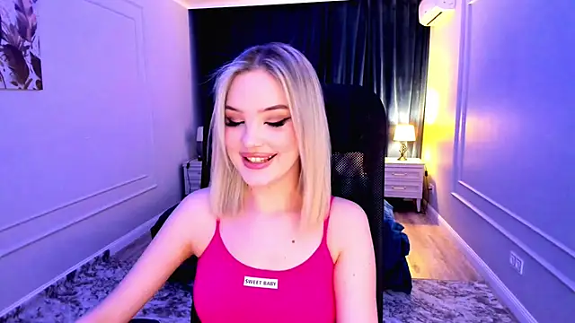 Snapshot of FloweryLove_1 chatting on 03.23.25 FloweryLove 1 online show from 03.23.25