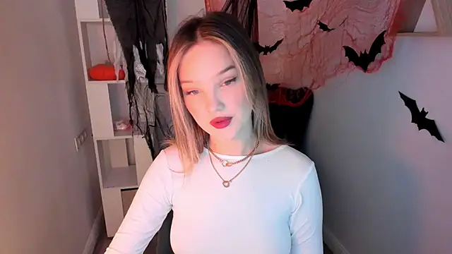 Snapshot of FloweryLove_1 chatting on 10.18.25 FloweryLove 1 online show from 10.18.25