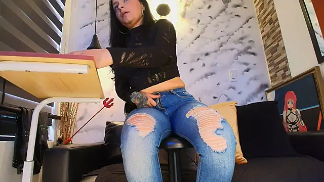 Sophie LittleS online show from 03.04.26