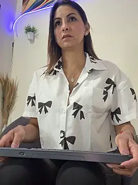 Snapshot of letiziia_sky1 chatting on 07.22.26 letiziia sky1 online show from 07.22.26