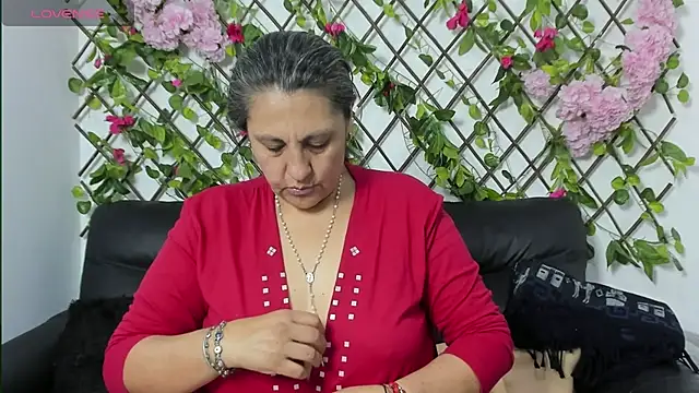 Snapshot of merlyna_goldens chatting on 10.24.25 merlyna goldens online show from 10.24.25