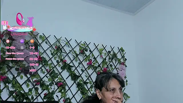 Snapshot of merlyna_goldens chatting on 10.29.25 merlyna goldens online show from 10.29.25