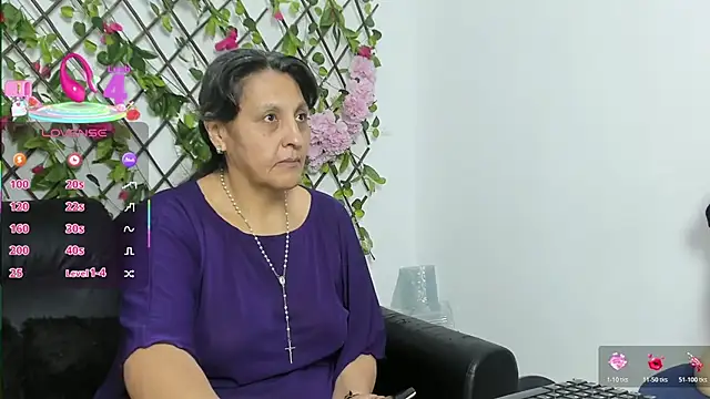 Snapshot of merlyna_goldens chatting on 10.31.25 merlyna goldens online show from 10.31.25