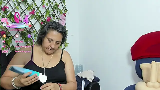 Snapshot of merlyna_goldens chatting on 11.15.25 merlyna goldens online show from 11.15.25