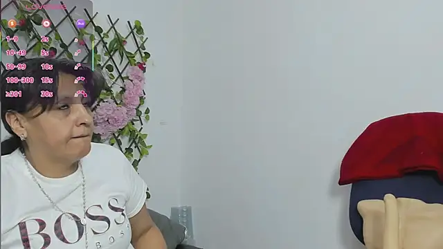 Snapshot of merlyna_goldens chatting on 11.21.25 merlyna goldens online show from 11.21.25