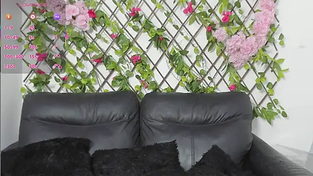 Snapshot of merlyna_goldens chatting on 11.23.25 merlyna goldens online show from 11.23.25