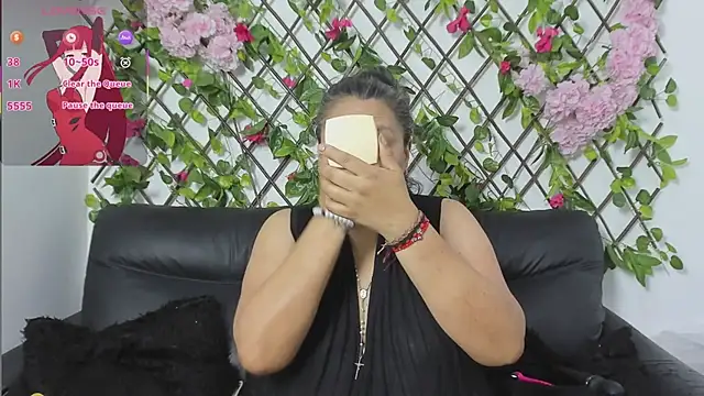 Snapshot of merlyna_goldens chatting on 12.01.25 merlyna goldens online show from 12.01.25