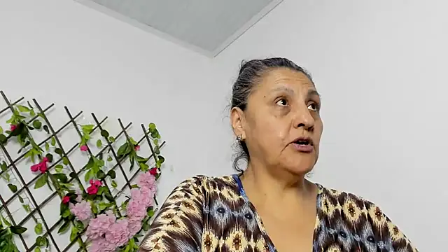 Snapshot of merlyna_goldens chatting on 12.03.25 merlyna goldens online show from 12.03.25