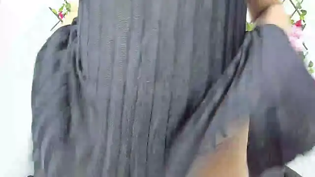 Snapshot of merlyna_goldens chatting on 12.05.25 merlyna goldens online show from 12.05.25