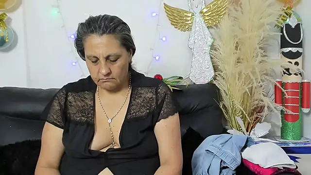 Snapshot of merlyna_goldens chatting on 12.15.25 merlyna goldens online show from 12.15.25