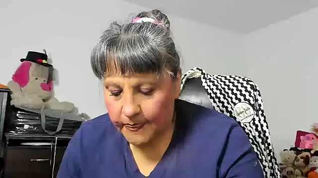 Snapshot of merlyna_goldens chatting on 06.17.26 merlyna goldens online show from 06.17.26