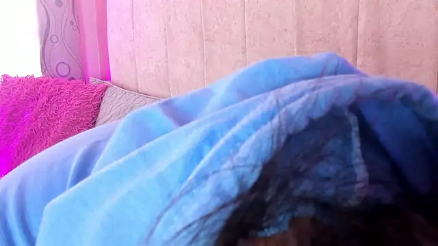 Snapshot of Satuurn_ chatting on 01.04.25 Satuurn online show from 01.04.25