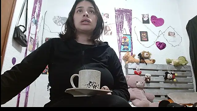 Snapshot of Saray_extrovert_ chatting on 12.19.24 Saray extrovert  online show from 12.19.24