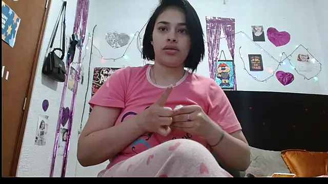 Snapshot of Saray_extrovert_ chatting on 01.21.25 Saray extrovert  online show from 01.21.25
