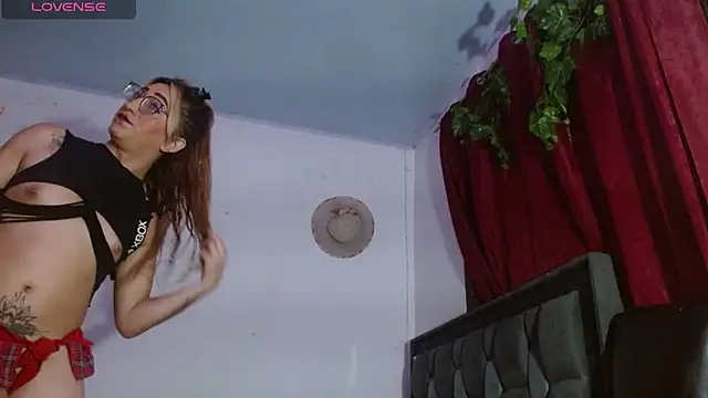 Snapshot of DULCE_ZOE chatting on 02.28.26 DULCE ZOE online show from 02.28.26