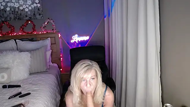 Lenaxox online show from 01.23.25