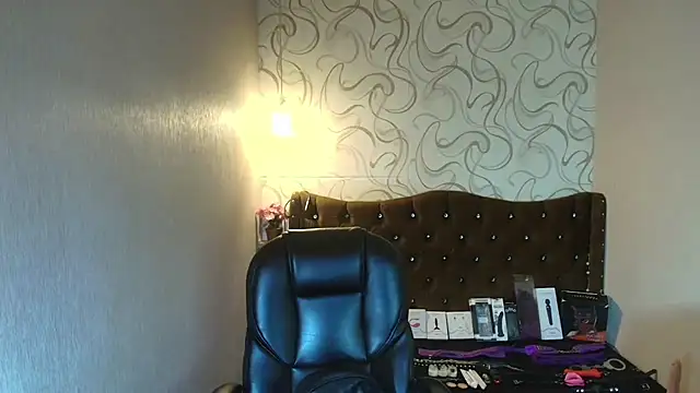 Snapshot of HannaCarrter chatting on 06.14.26 HannaCarrter online show from 06.14.26