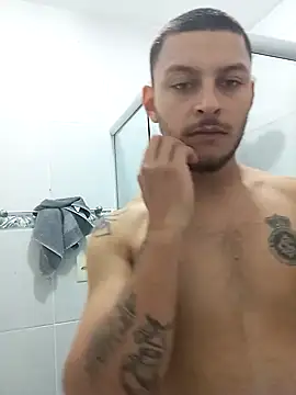 Snapshot of emrehliug12 chatting on 12.17.24 emrehliug12 online show from 12.17.24