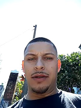 Snapshot of emrehliug12 chatting on 09.11.25 emrehliug12 online show from 09.11.25