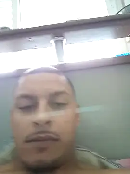 Snapshot of emrehliug12 chatting on 10.30.25 emrehliug12 online show from 10.30.25