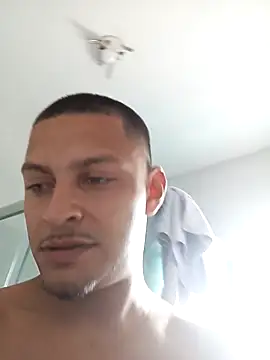 Snapshot of emrehliug12 chatting on 02.10.26 emrehliug12 online show from 02.10.26