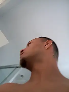 Snapshot of emrehliug12 chatting on 02.12.26 emrehliug12 online show from 02.12.26