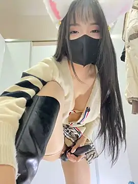 Snapshot of Asia-Lynn chatting on 01.16.25 Asia-Lynn online show from 01.16.25