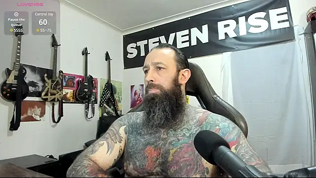 Snapshot of StevenRiseNYC chatting on 02.27.25 StevenRiseNYC online show from 02.27.25