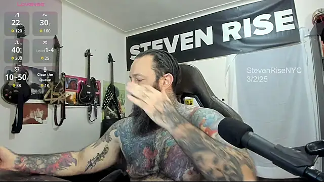Snapshot of StevenRiseNYC chatting on 03.03.25 StevenRiseNYC online show from 03.03.25