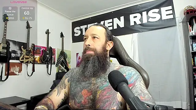 Snapshot of StevenRiseNYC chatting on 03.11.25 StevenRiseNYC online show from 03.11.25