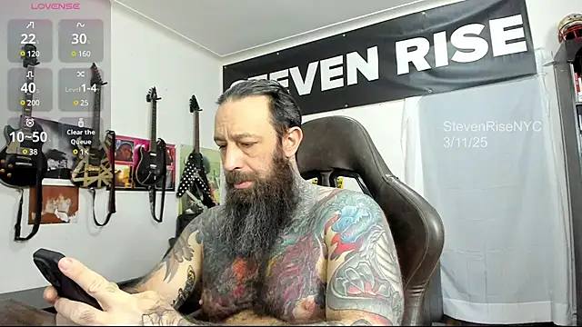 Snapshot of StevenRiseNYC chatting on 03.11.25 StevenRiseNYC online show from 03.11.25