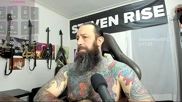 Snapshot of StevenRiseNYC chatting on 03.11.25 StevenRiseNYC online show from 03.11.25