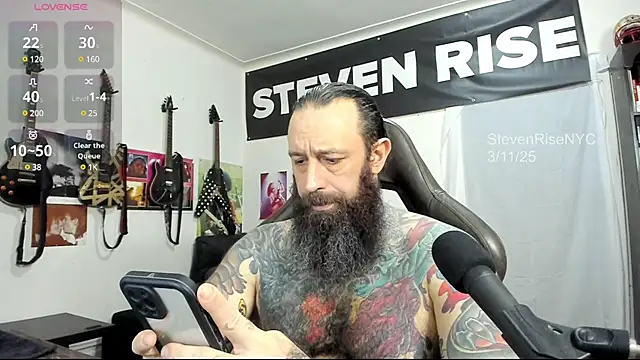 Snapshot of StevenRiseNYC chatting on 03.12.25 StevenRiseNYC online show from 03.12.25