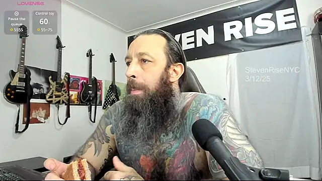 Snapshot of StevenRiseNYC chatting on 03.13.25 StevenRiseNYC online show from 03.13.25