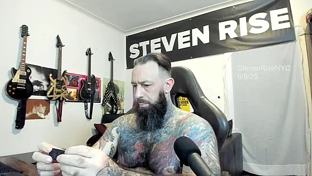 Snapshot of StevenRiseNYC chatting on 09.09.25 StevenRiseNYC online show from 09.09.25