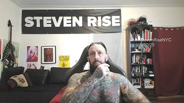 Snapshot of StevenRiseNYC chatting on 09.10.25 StevenRiseNYC online show from 09.10.25